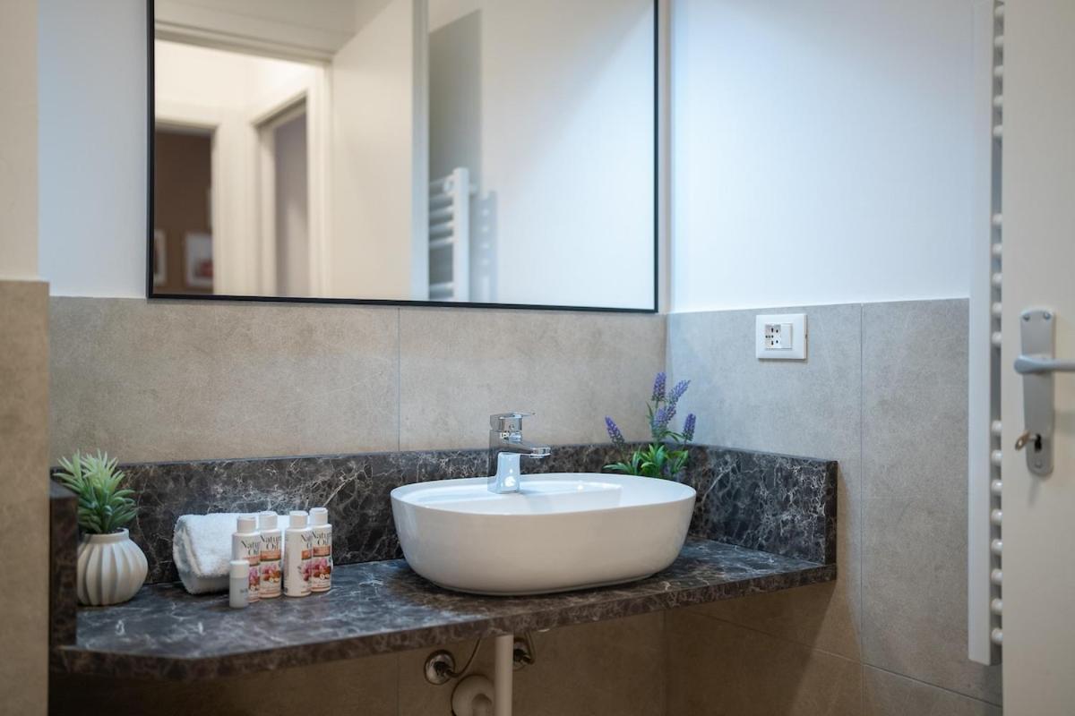 Authentic Private Flat 2 Min From Navigli Apartment Milan Luaran gambar