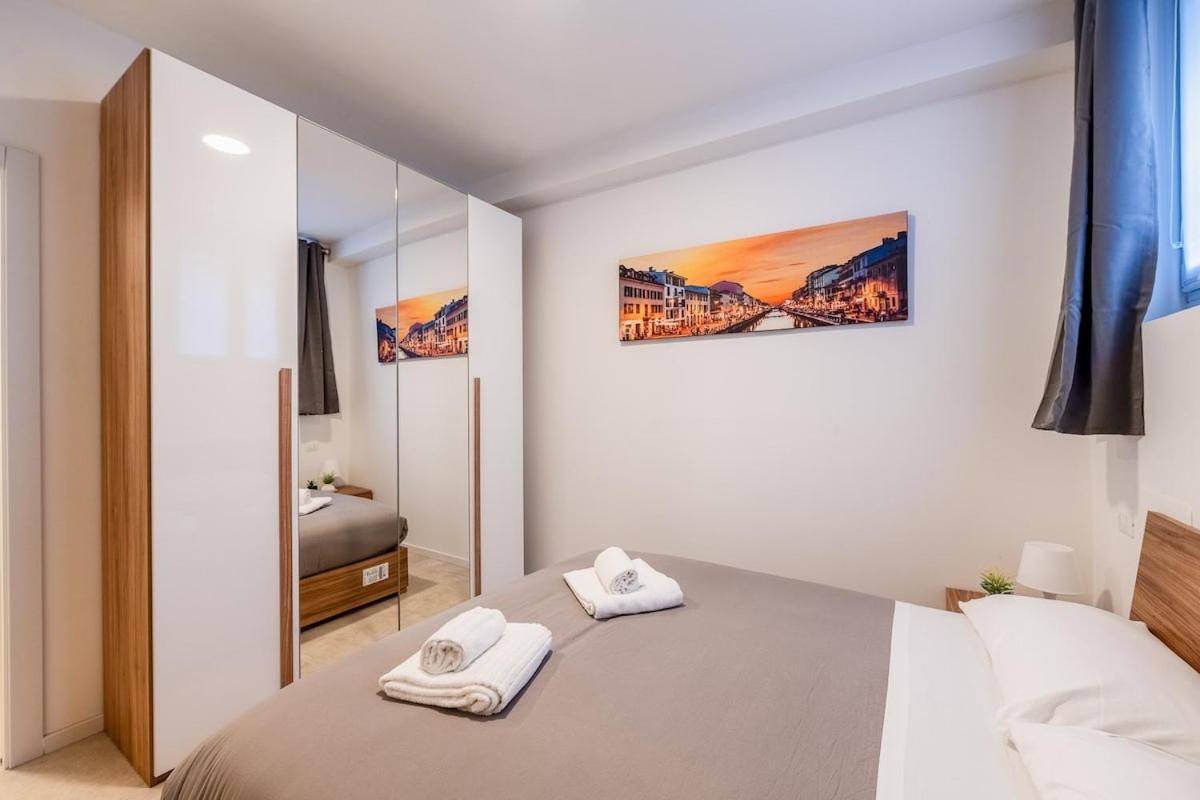 Authentic Private Flat 2 Min From Navigli Apartment Milan Luaran gambar