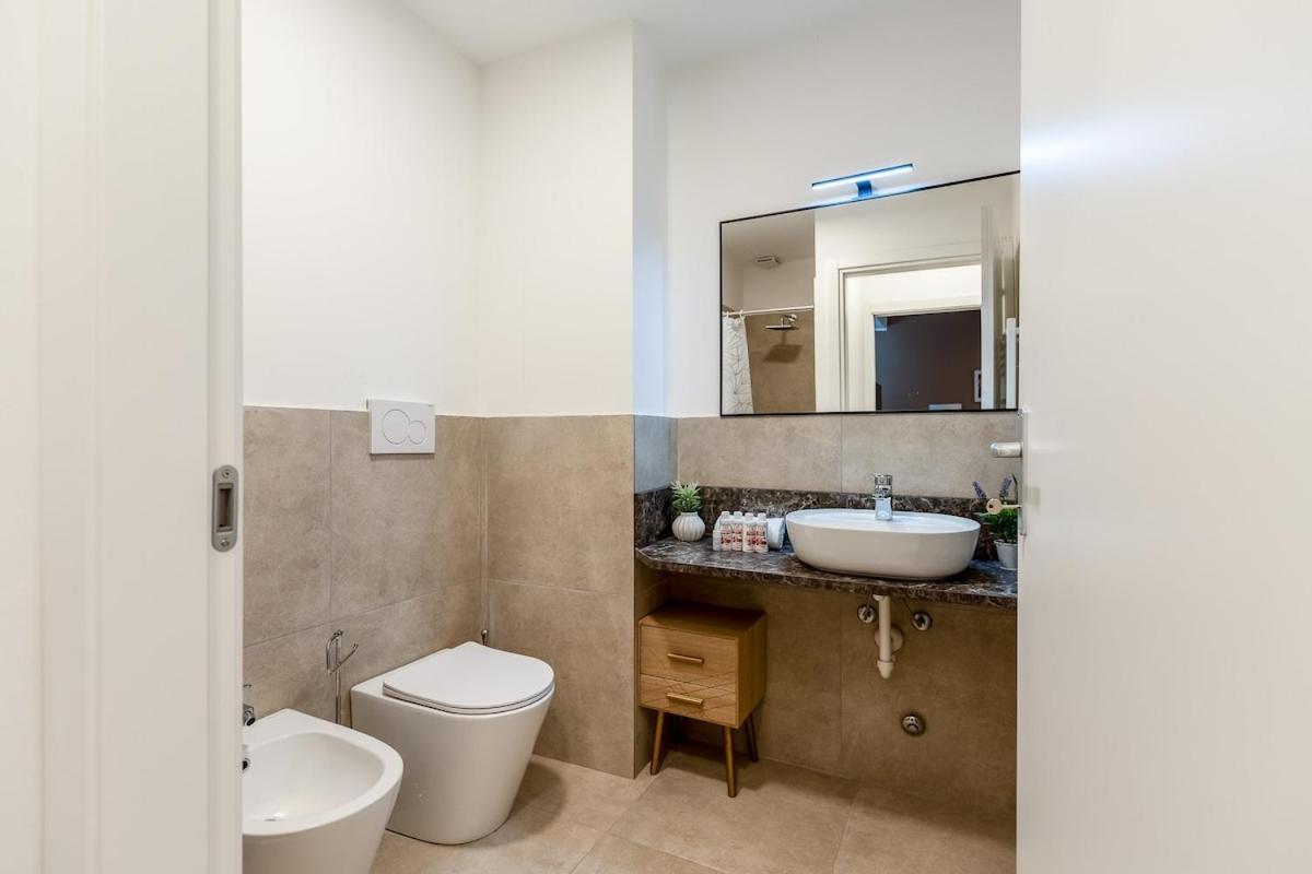 Authentic Private Flat 2 Min From Navigli Apartment Milan Luaran gambar